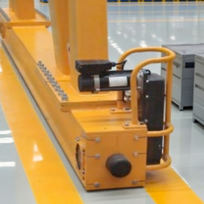 Cărucior la capătul macaralei